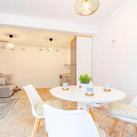 Dom wakacyjny Beautiful In W/ Jacuzzi, Wifi And 2 Bedrooms *