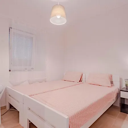 Dom wakacyjny Beautiful In W/ Jacuzzi, Wifi And 2 Bedrooms *