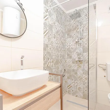 Beautiful In W/ Jacuzzi, Wifi And 2 Bedrooms Dom wakacyjny Orebić